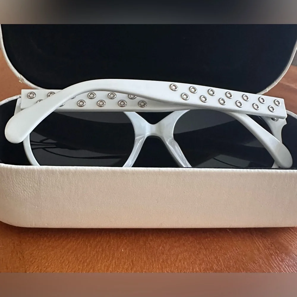 ALAIA
Novelty Women's White Sunglasses - Picture 6 of 8